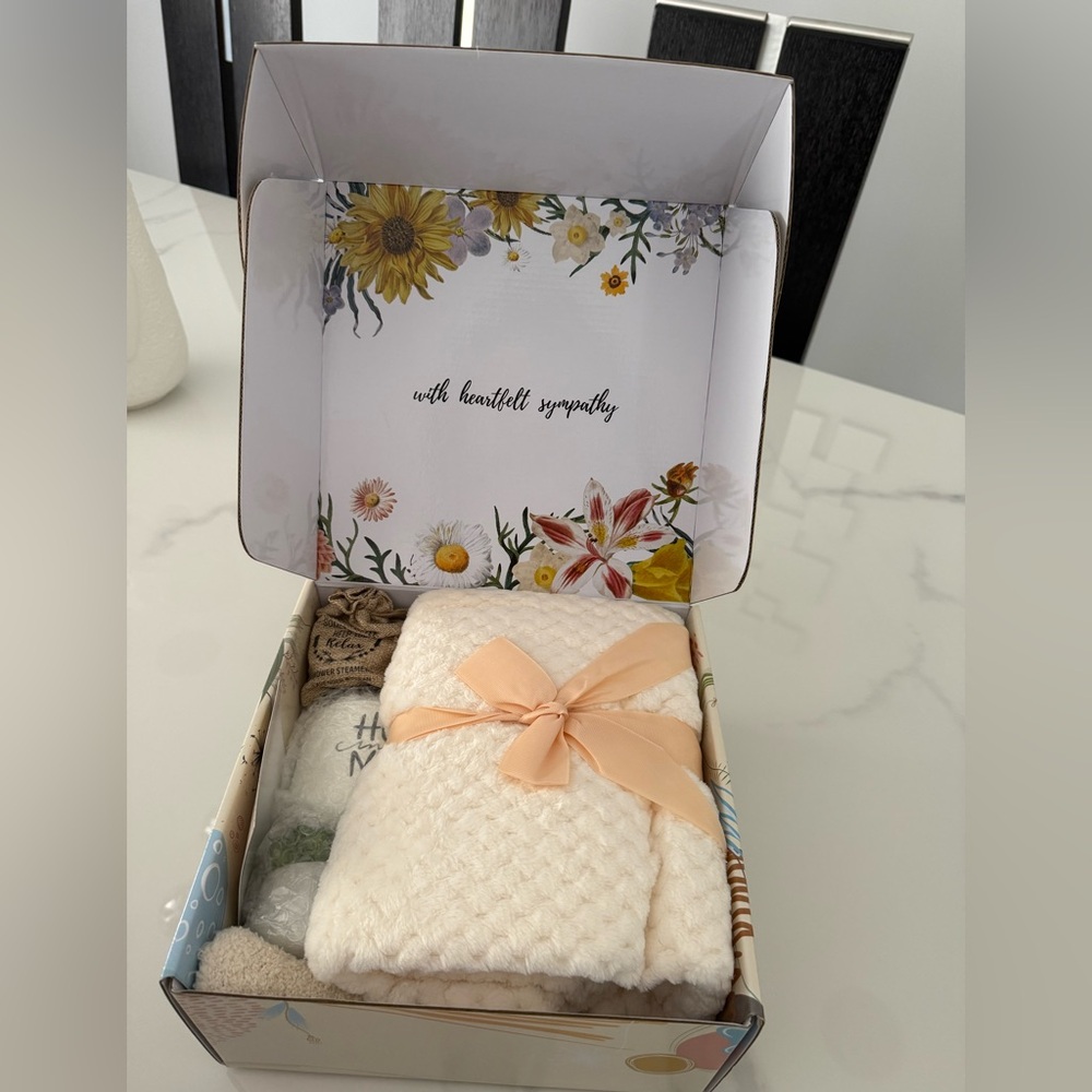 Cream Plush Throw Blanket Gift Box with Ribbon
